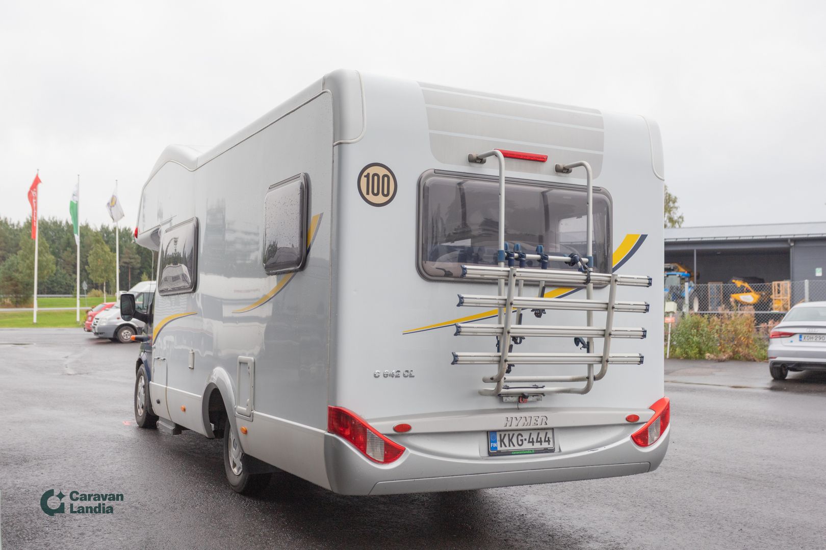 Kuva 4, Hymer C 642CL 2.2 TDCi 130hv TRUMA (KAASU/SÄHKÖ),  2 X ISTUINRYHMÄ **