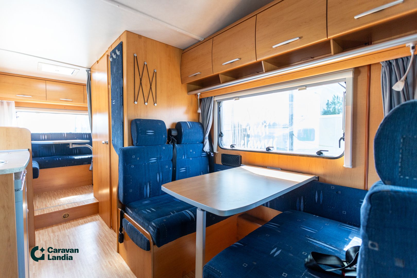 Kuva 7, Hymer C 642CL 2.2 TDCi 130hv TRUMA (KAASU/SÄHKÖ),  2 X ISTUINRYHMÄ **