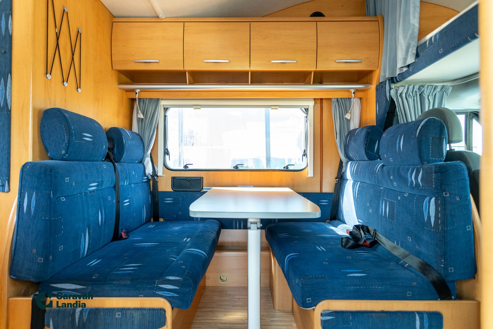 Kuva 8, Hymer C 642CL 2.2 TDCi 130hv TRUMA (KAASU/SÄHKÖ),  2 X ISTUINRYHMÄ **