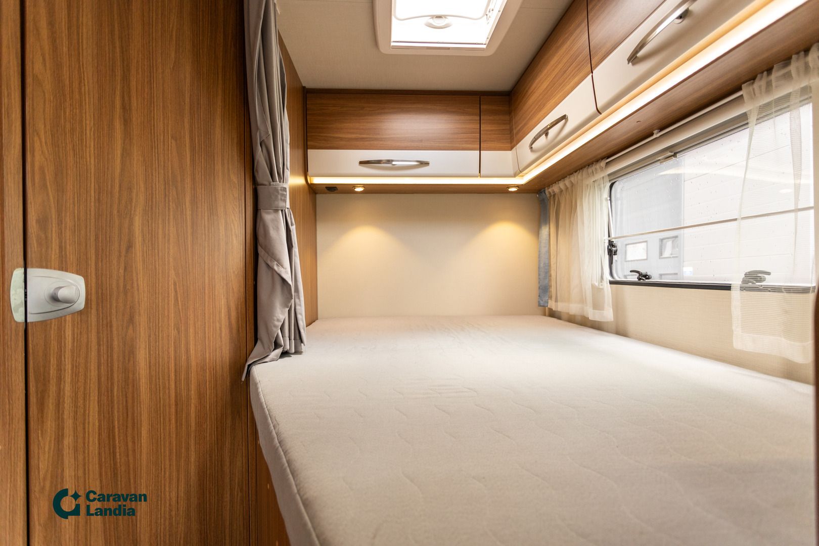 Kuva 14, Carado T 345 2.3 Mjet 130hv ** TRUMA, PITKITTÄINEN-PARIVUODE **