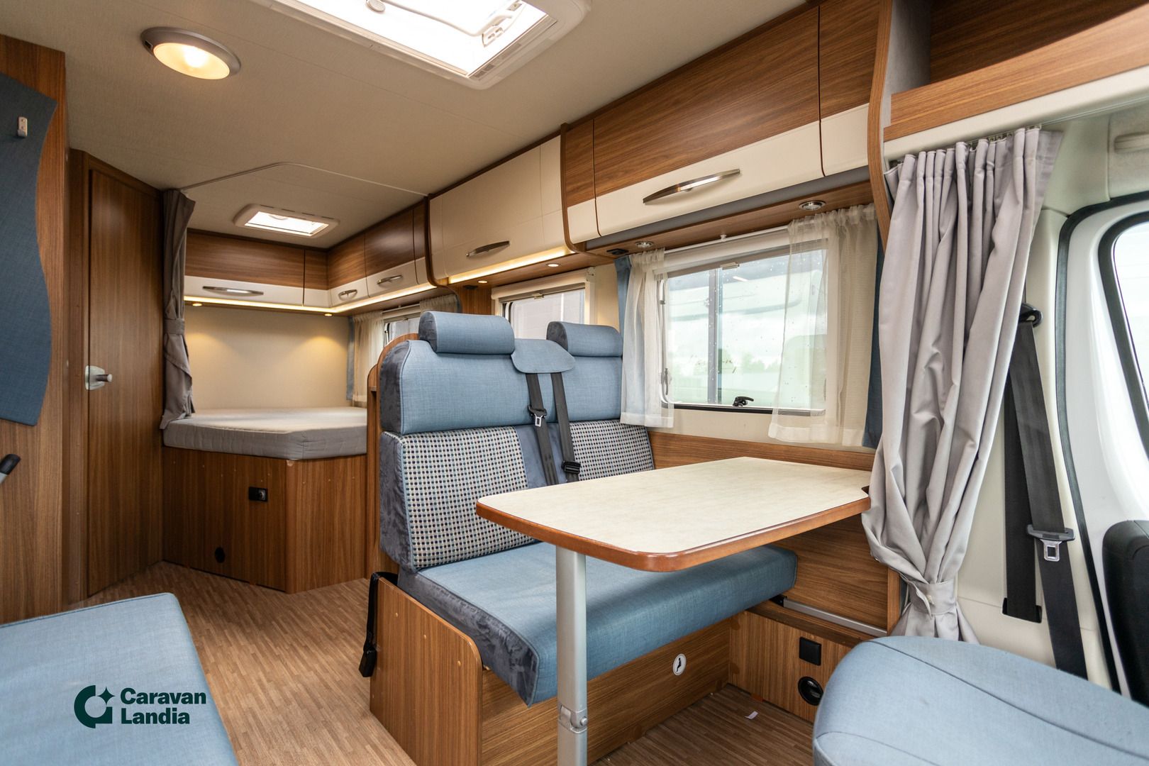 Kuva 8, Carado T 345 2.3 Mjet 130hv ** TRUMA, PITKITTÄINEN-PARIVUODE **