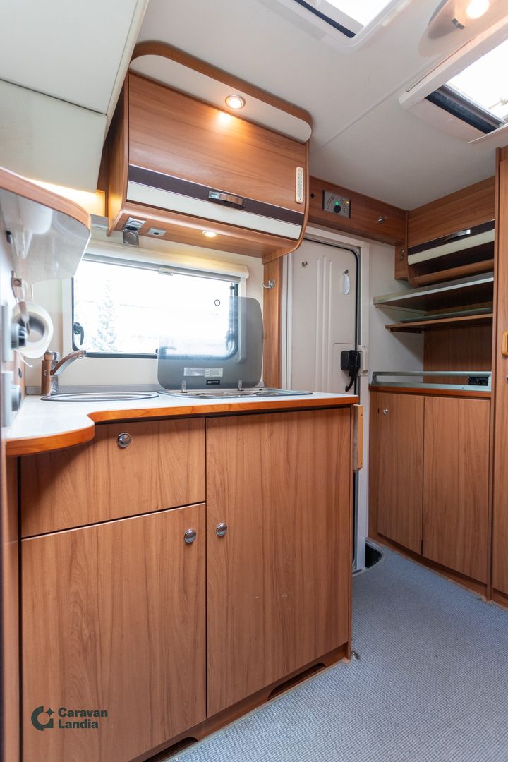 Weinsberg TI 550 MH 2.3 Mjet 130 hv **AURINKOPANEELI, ISO-KATTOIKKUNA, MARKIISI**, kuva 7