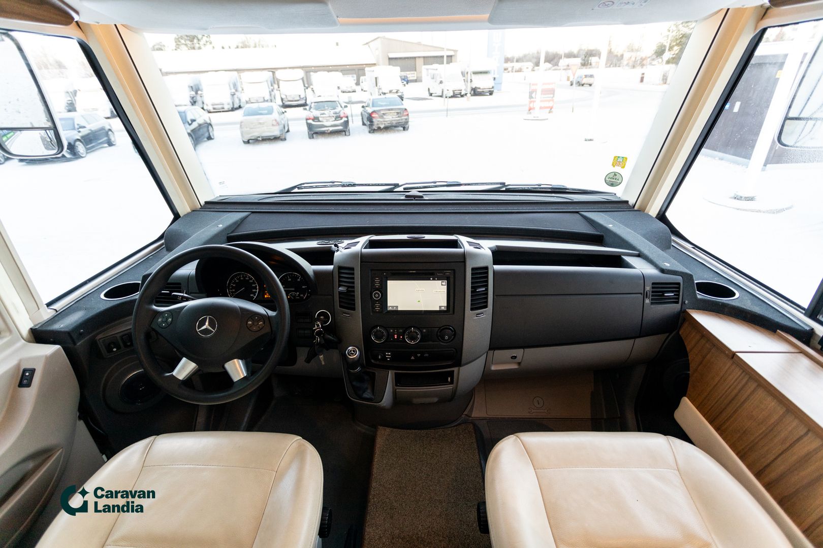 Kuva 8, Hymer StarLine B690 519 CDI 190hv ** AUTOMAATTI, SAAREKEVUODE, HYDR TUKIJALAT **