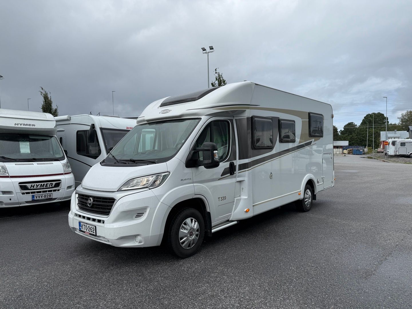 Kuva 1, Carado T 339 2.3 Mjet 130hv ** JUURI SAAPUNUT, TRUMA-SÄHKÖPATRUUNA, LASKUVUODE, INVERTTERI **