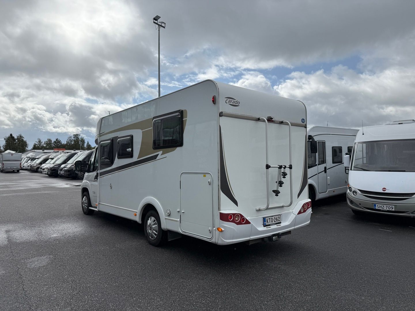 Kuva 2, Carado T 339 2.3 Mjet 130hv ** JUURI SAAPUNUT, TRUMA-SÄHKÖPATRUUNA, LASKUVUODE, INVERTTERI **