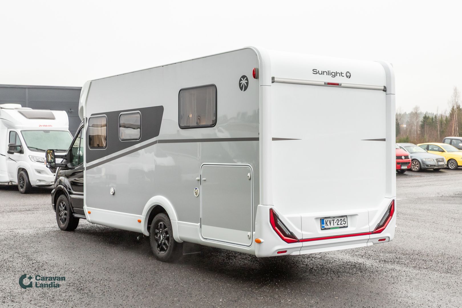 Kuva 4, Sunlight T 690 L ADVENTURE EDITION 2.0 TDCi 155hv ** TRUMA-SÄHKÖPATRUUNA, SAAREKEVUODE, HUBBET-YLÄVUODE **