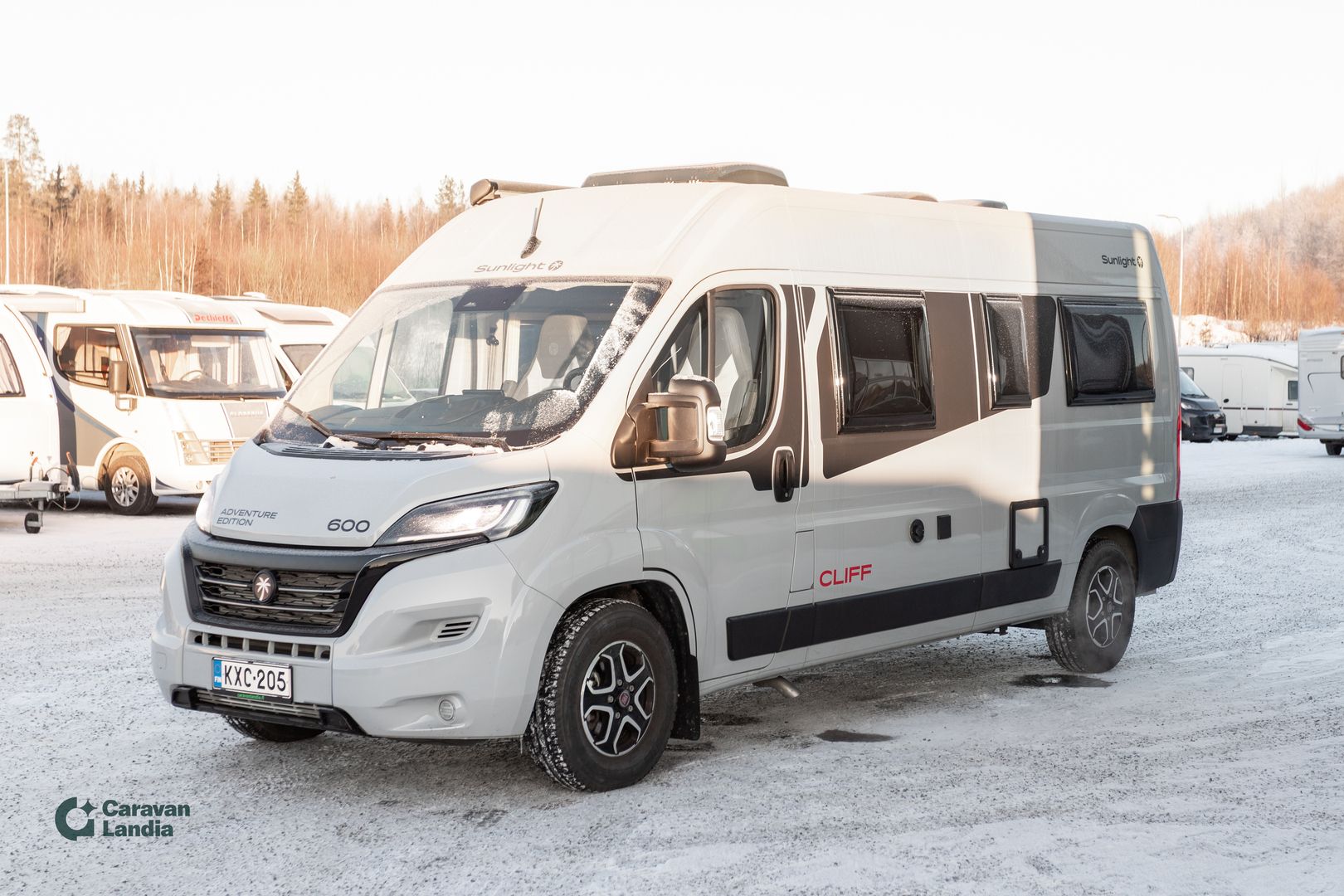 Kuva 5, Sunlight Cliff 600 ADVENTURE 2.2 Mjet 140hv ** TRUMA-SÄHKÖPATRUUNA, PARIVUODE, MARKIISI, AURINKOPANEELI  **