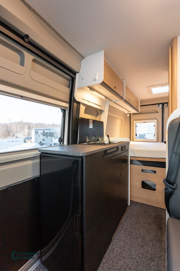 Kuva 9, Sunlight Cliff 600 ADVENTURE 2.2 Mjet 140hv ** TRUMA-SÄHKÖPATRUUNA, PARIVUODE, MARKIISI, AURINKOPANEELI  **