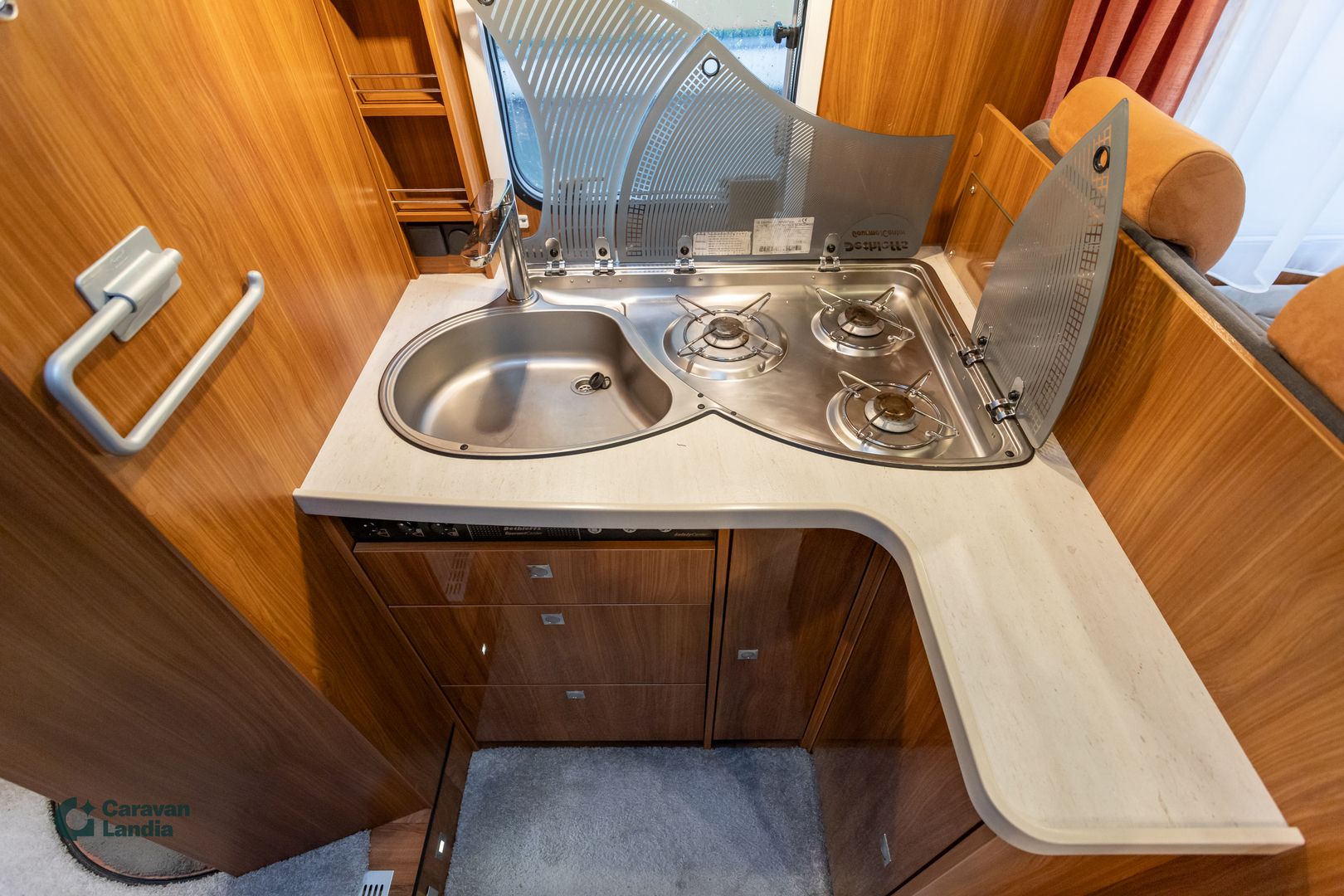 Kuva 10, Dethleffs Magic Edition T 7151 2.3 Mjet 150hv ** ALDE, ERILLISVUOTEET, MARKIISI **