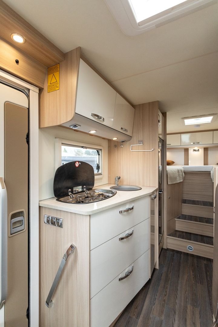 Burstner Nexxo Time T 690 Edition 30 2.3 Mjet 130hv ** TRUMA TALVIPAKETTI, ERILLISVUOTEET, HUIPPUSIISTI**, kuva 11