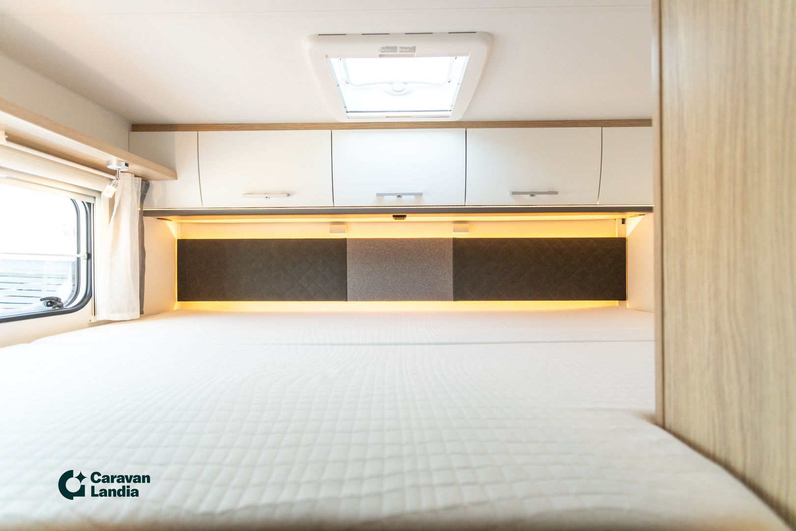 Sunlight A 70 2.2 Mjet 140 hv ** TRUMA (KAASU/SÄHKÖ) MAKUUPAIKAT 6:LLE, 2xILMASTOINTI **, kuva 15