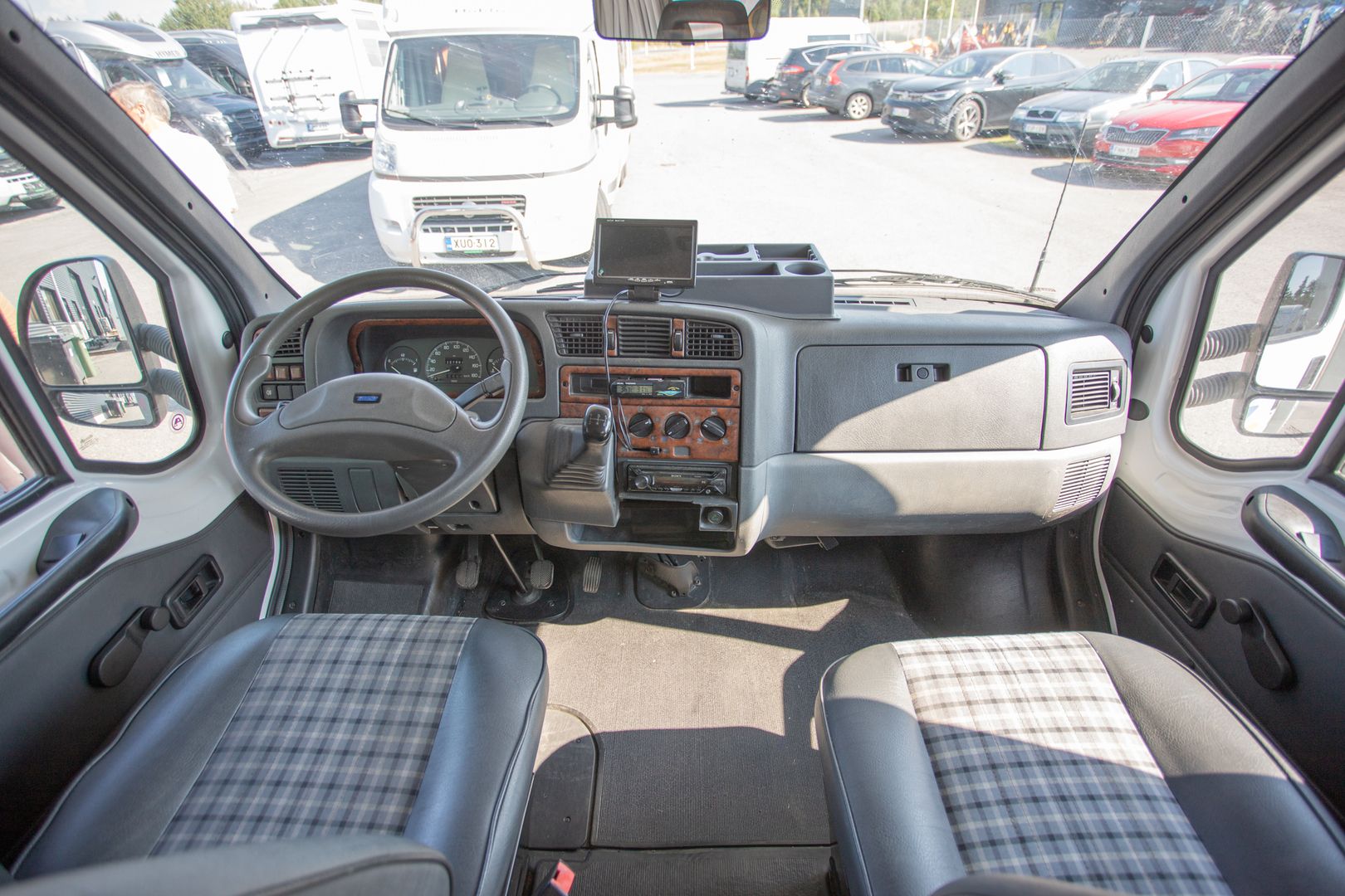 Kuva 5, Knaus Traveller 595C 2.8 JTD 120hv ** TRUMA, MARKIISI, PYÖRÄTELINE **
