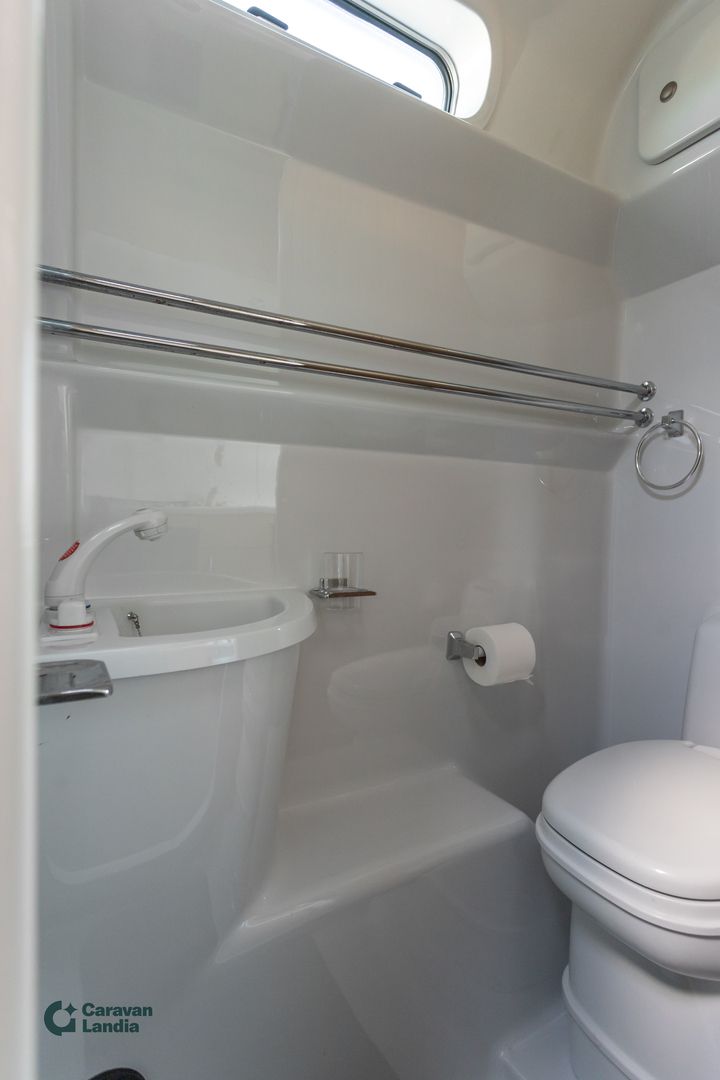 Kuva 12, Romahome R30 2.2 HDi 100hv ** WEBASTO-KESKUSLÄMMITYS, KAASU-UUNI **