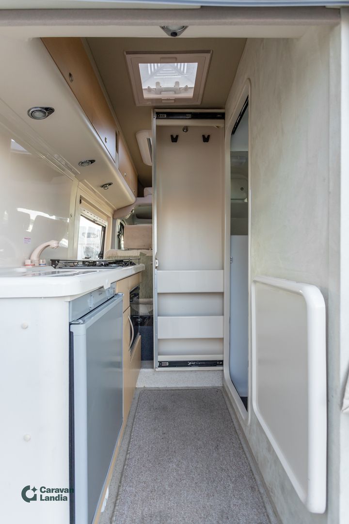 Kuva 14, Romahome R30 2.2 HDi 100hv ** WEBASTO-KESKUSLÄMMITYS, KAASU-UUNI **