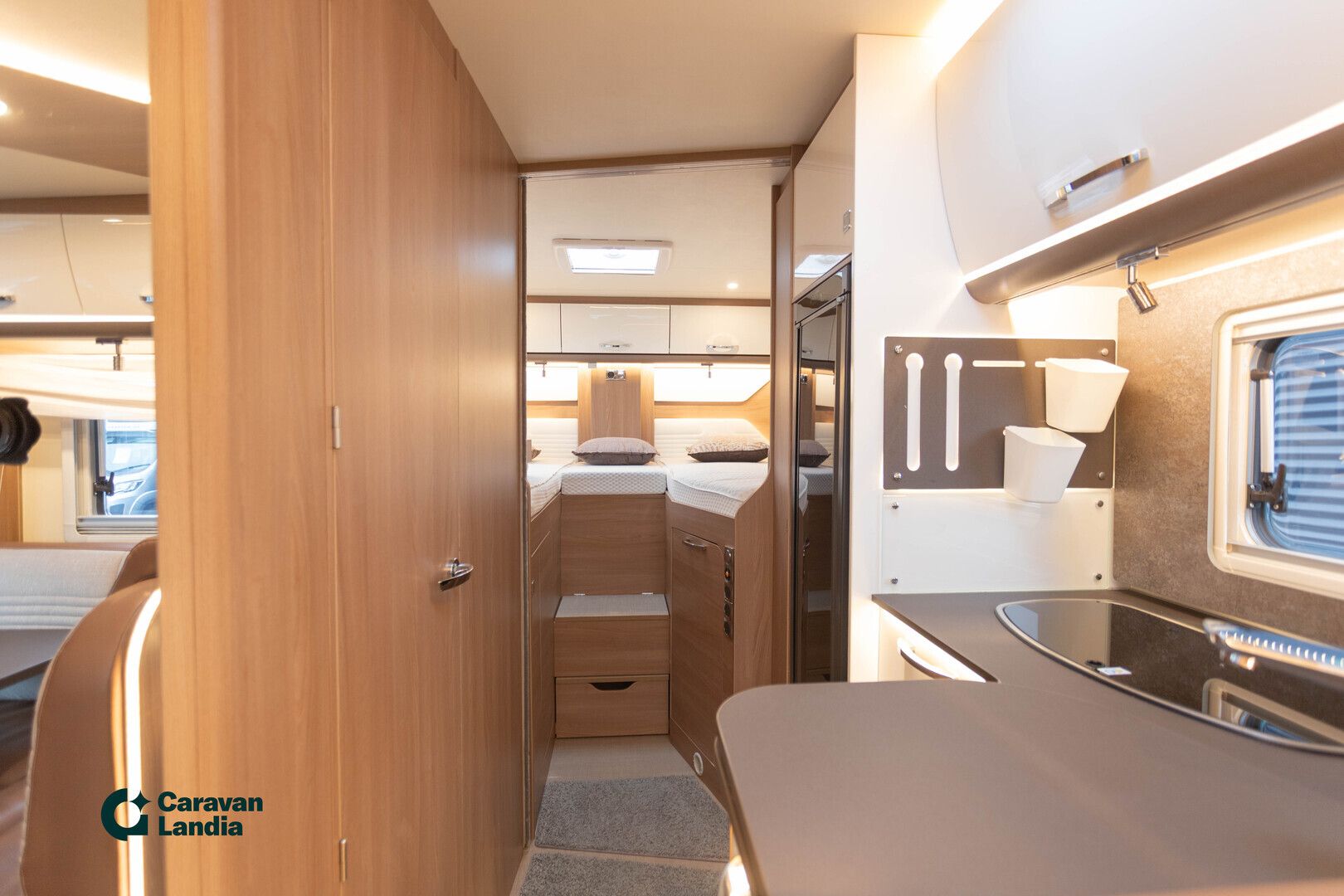 Kuva 11, Burstner Lyseo TD HL IT 728 G 2,2 Mjet 140 Hv **  AUTOMAATTI, HUBBET-SÄHKÖLLÄ, ERILLISVUOTEET **