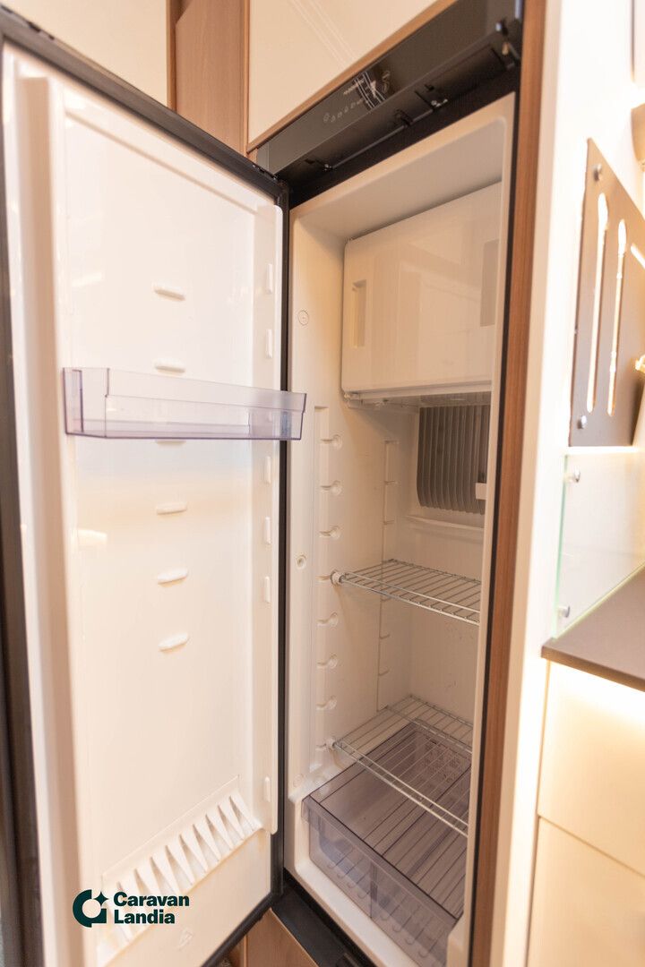 Kuva 20, Burstner Lyseo TD HL IT 728 G 2,2 Mjet 140 Hv **  AUTOMAATTI, HUBBET-SÄHKÖLLÄ, ERILLISVUOTEET **