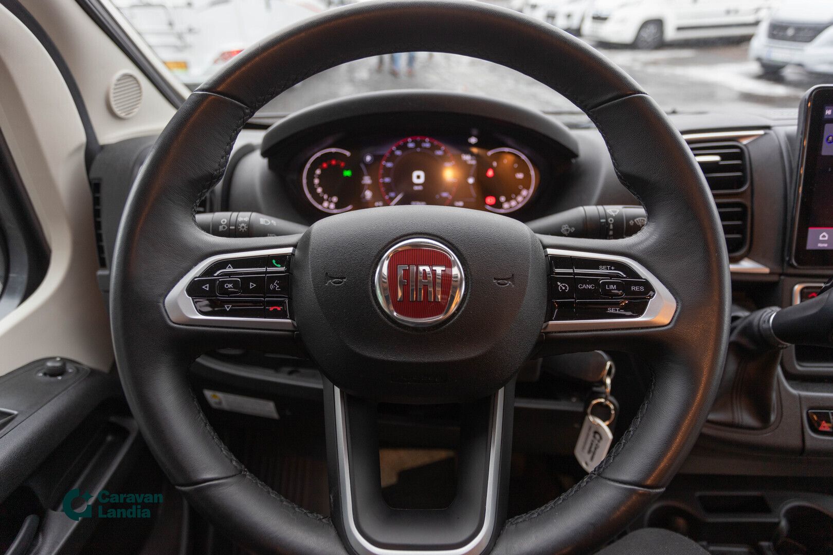 Kuva 23, Burstner Lyseo TD HL IT 728 G 2,2 Mjet 140 Hv **  AUTOMAATTI, HUBBET-SÄHKÖLLÄ, ERILLISVUOTEET **