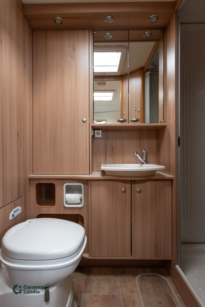 Kuva 12, Burstner Nexxo T 720 2.3 Mjet 130hv ** TRUMA-SÄHKÖPATRUUNA, ERILLISVUOTEET, TAKA-WC **