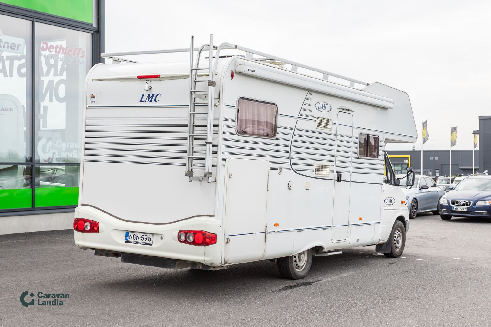 Kuva 3, Lmc Liberty A 6600 316 CDI 156hv ** TRUMA, PARIVUODE, ISO-PÖYTÄRYHMÄ, MARKIISI **