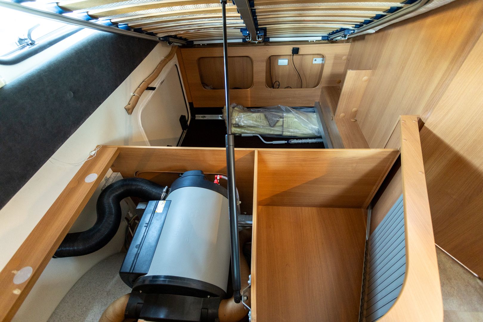 Burstner Nexxo T 660 2.3 Mjet 130hv ** WEBASTO, TRUMA TALVIPAKETTI, PITKITTÄINEN PARIVUODE **, kuva 28