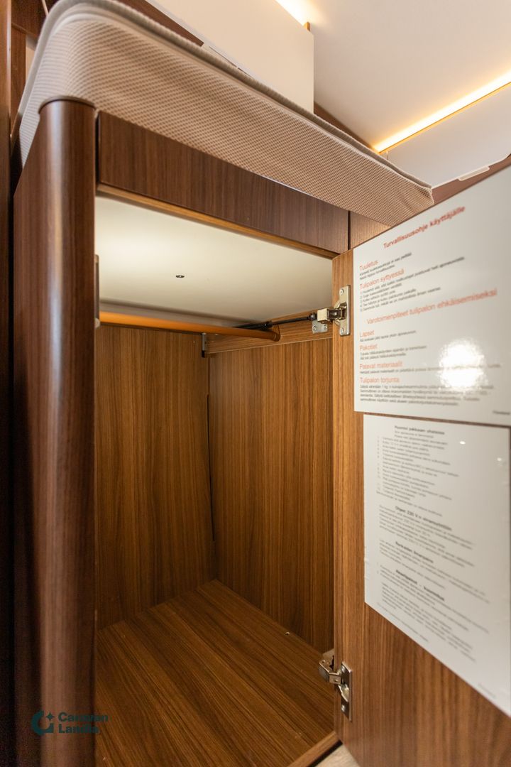 Kuva 17, Hymer B-ModernComfort I 580 414 CDI 177hv ** ALDE, ERILLISVUOTEET, HUBBET-YLÄVUODE, KAASU-UUNI **