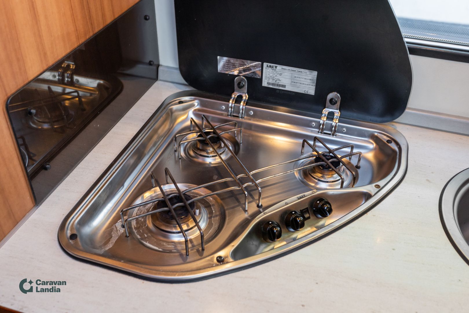 Kuva 11, Weinsberg CaraLoft 700 MEH 2.3 Mjet 150hv ** TRUMA, ERILLISVUOTEET, HUBBET-YLÄVUODE, 2X ILMASTOINTI **