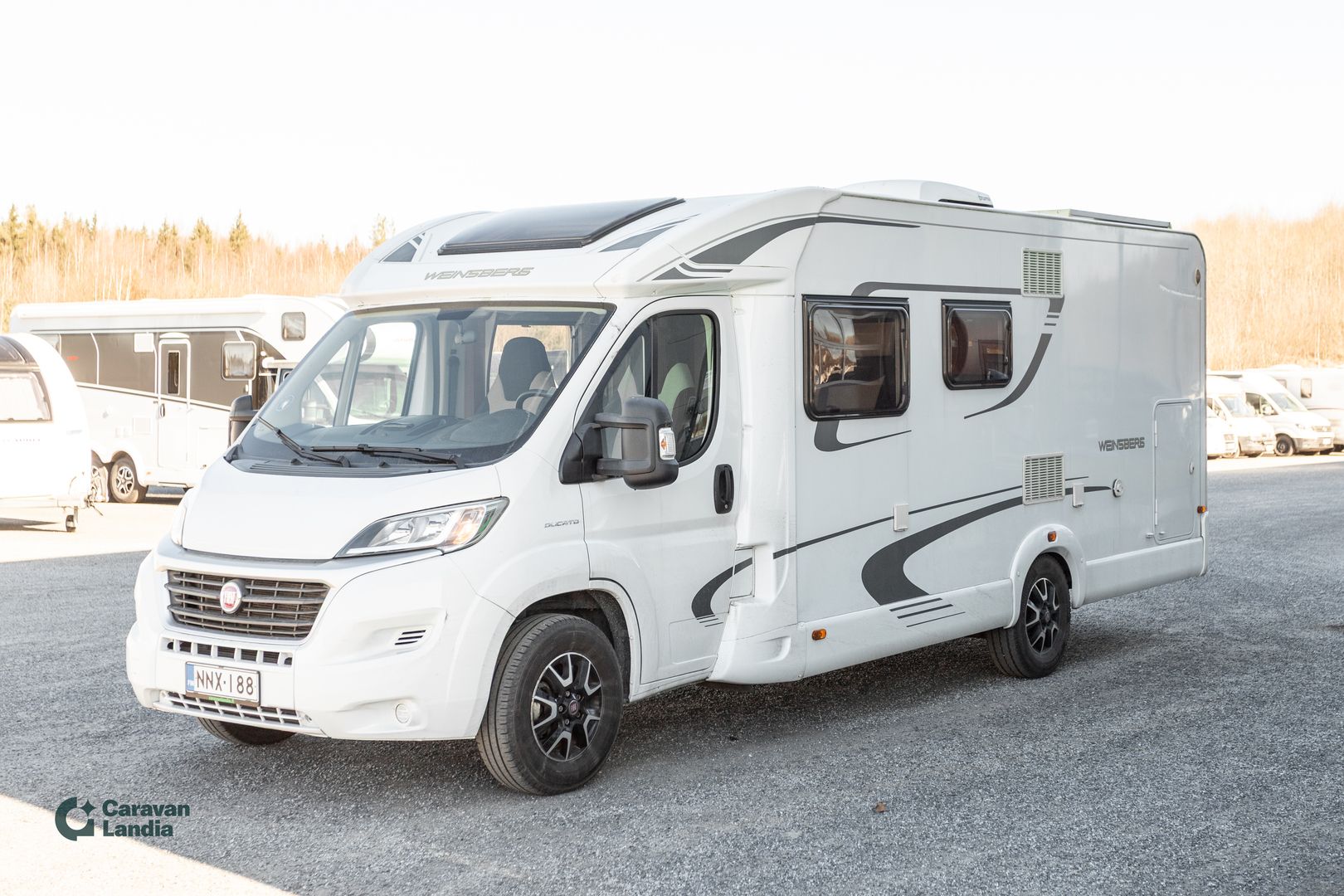 Kuva 5, Weinsberg CaraLoft 700 MEH 2.3 Mjet 150hv ** TRUMA, ERILLISVUOTEET, HUBBET-YLÄVUODE, 2X ILMASTOINTI **