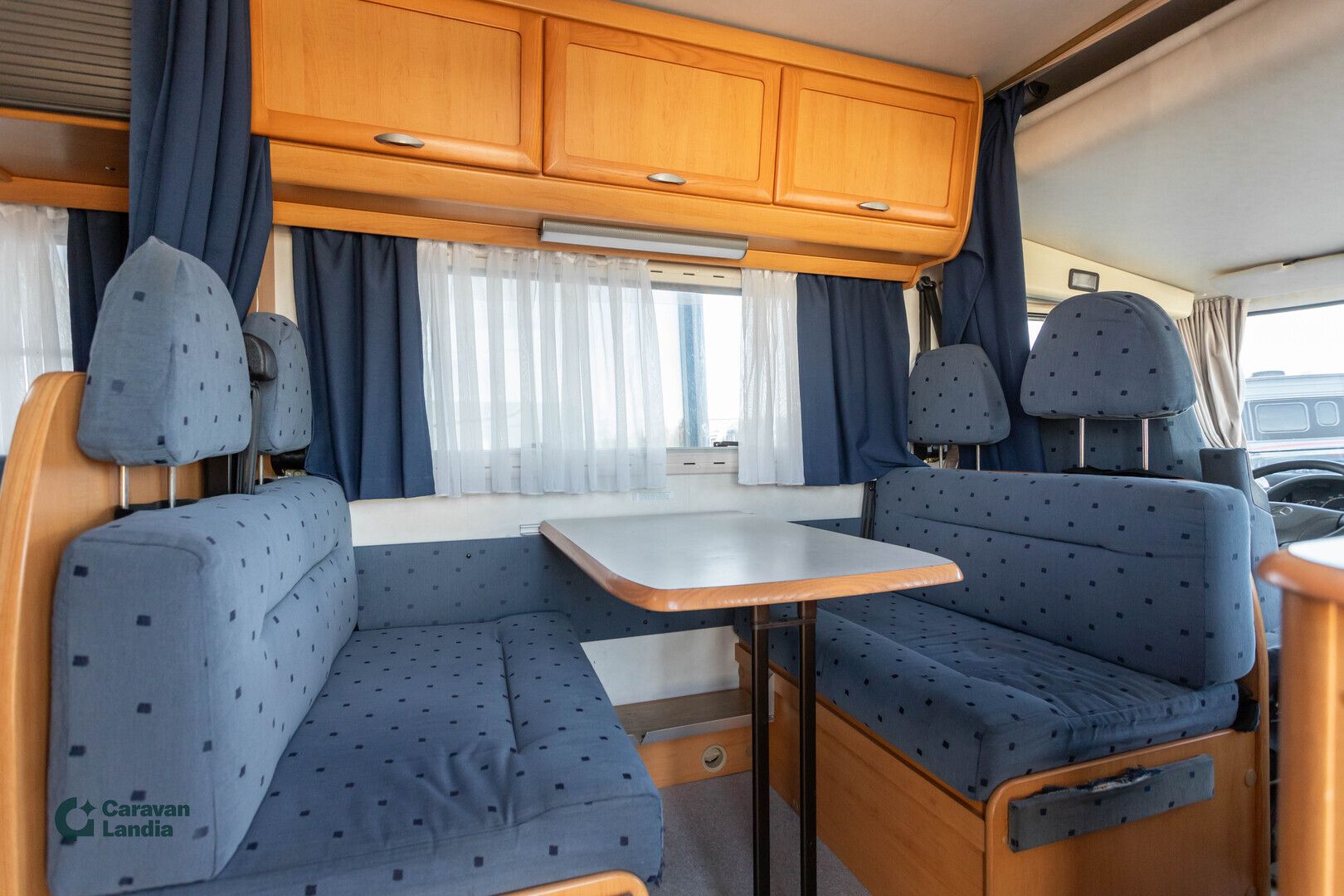 Kuva 8, Hymer BCM 575 316 CDI ** TRUMA, PITKITTÄINEN-PARIVUODE, HUBBET-YLÄVUODE, MARKIISI **