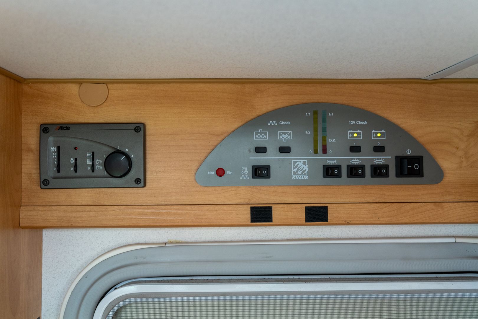 Kuva 22, Knaus Sun Traveller Ti 605 L 2.8 JTD 115hv ** ALDE (KAASU/SÄHKÖ) PITKITTÄINEN PARIVUODE, AJ VAIN 97TKM **,