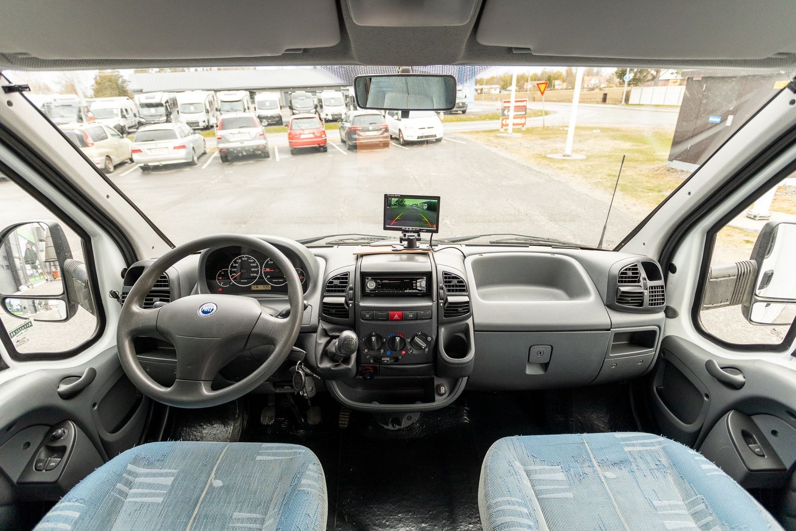 Kuva 7, Knaus Sun Traveller Ti 605 L 2.8 JTD 115hv ** ALDE (KAASU/SÄHKÖ) PITKITTÄINEN PARIVUODE, AJ VAIN 97TKM **,