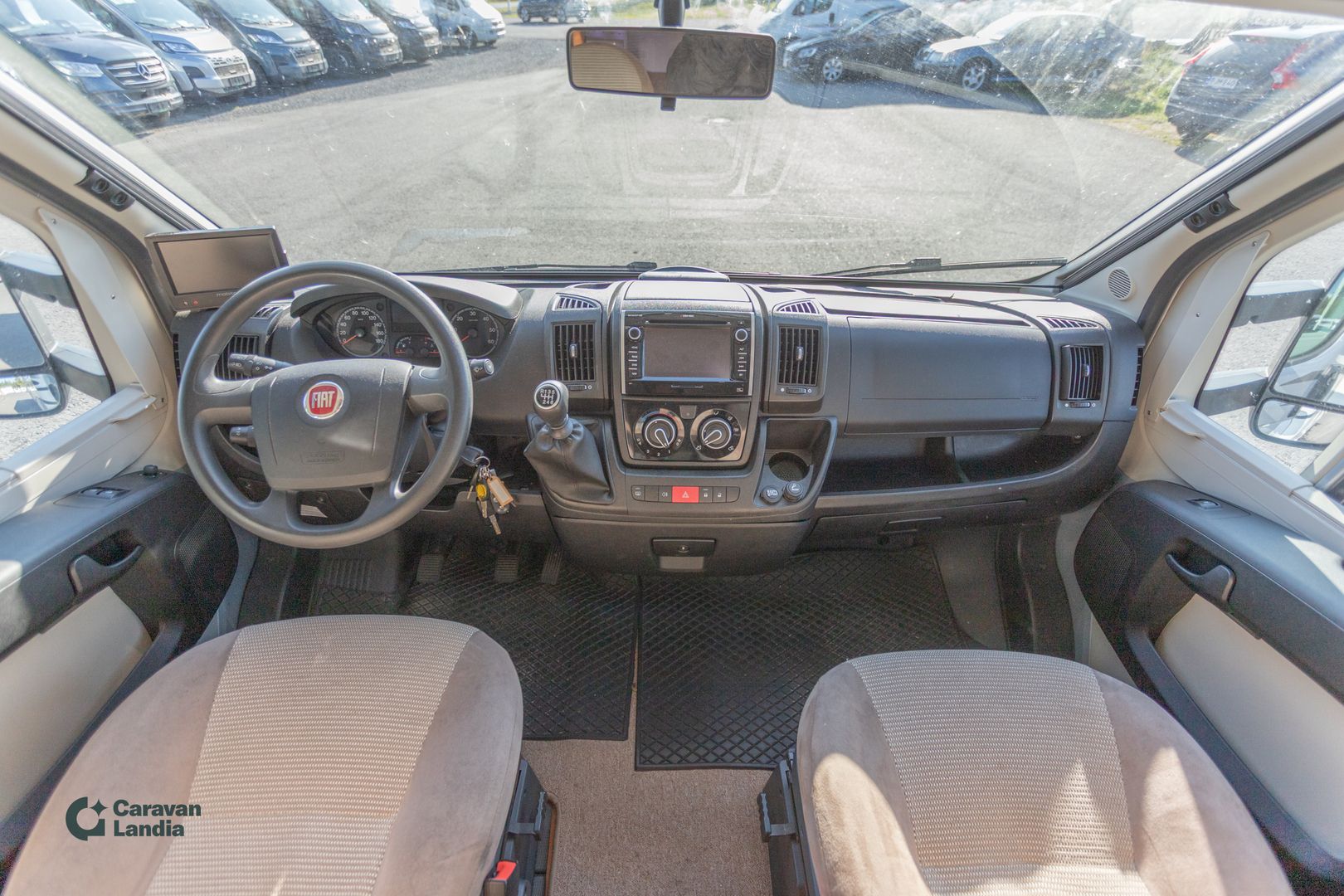 Kuva 5, Adria Coral 670 SL 2.3 Mjet 150hv ** ALDE, ERILLISVUOTEET, VETOKOUKKU **