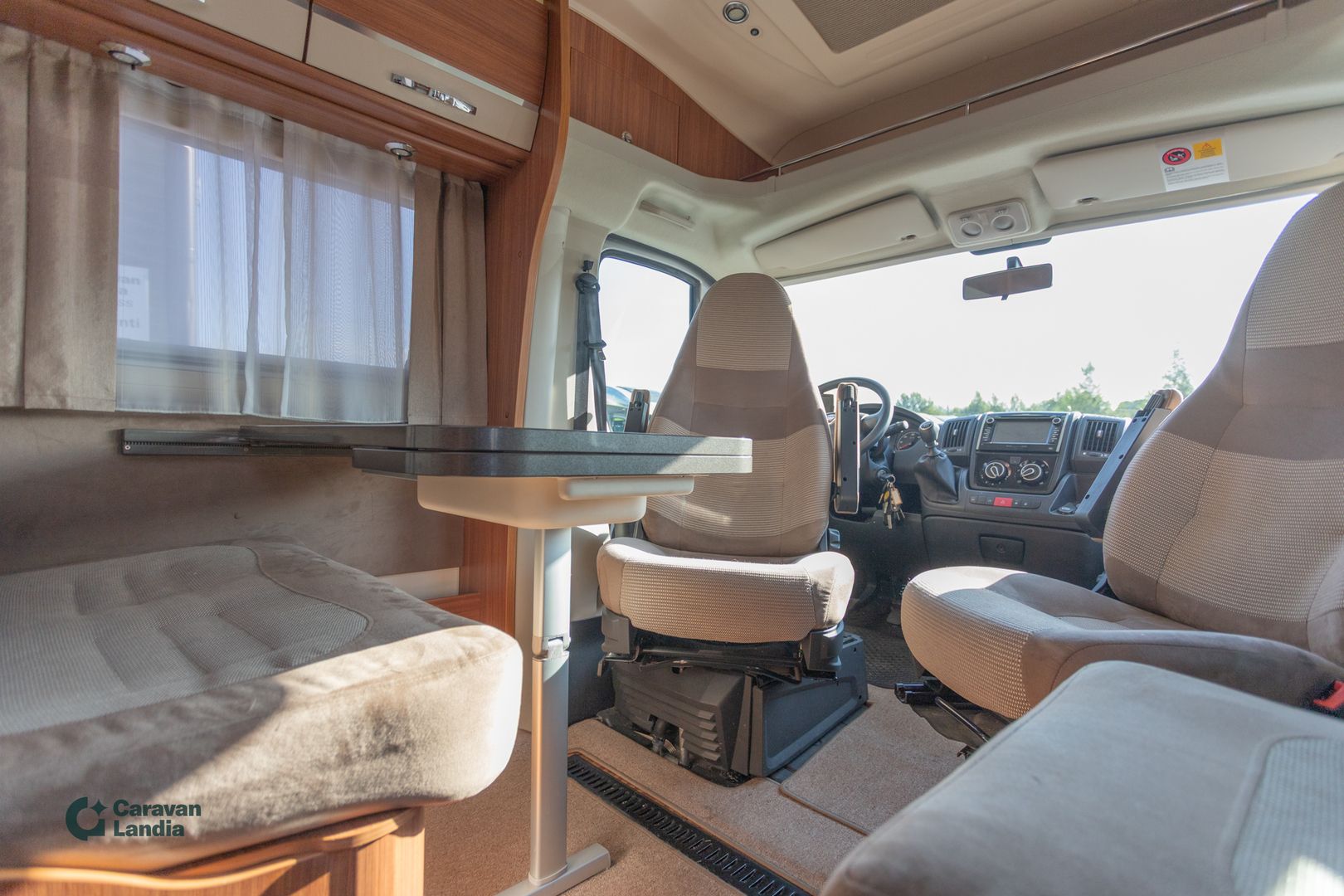 Kuva 8, Adria Coral 670 SL 2.3 Mjet 150hv ** ALDE, ERILLISVUOTEET, VETOKOUKKU **