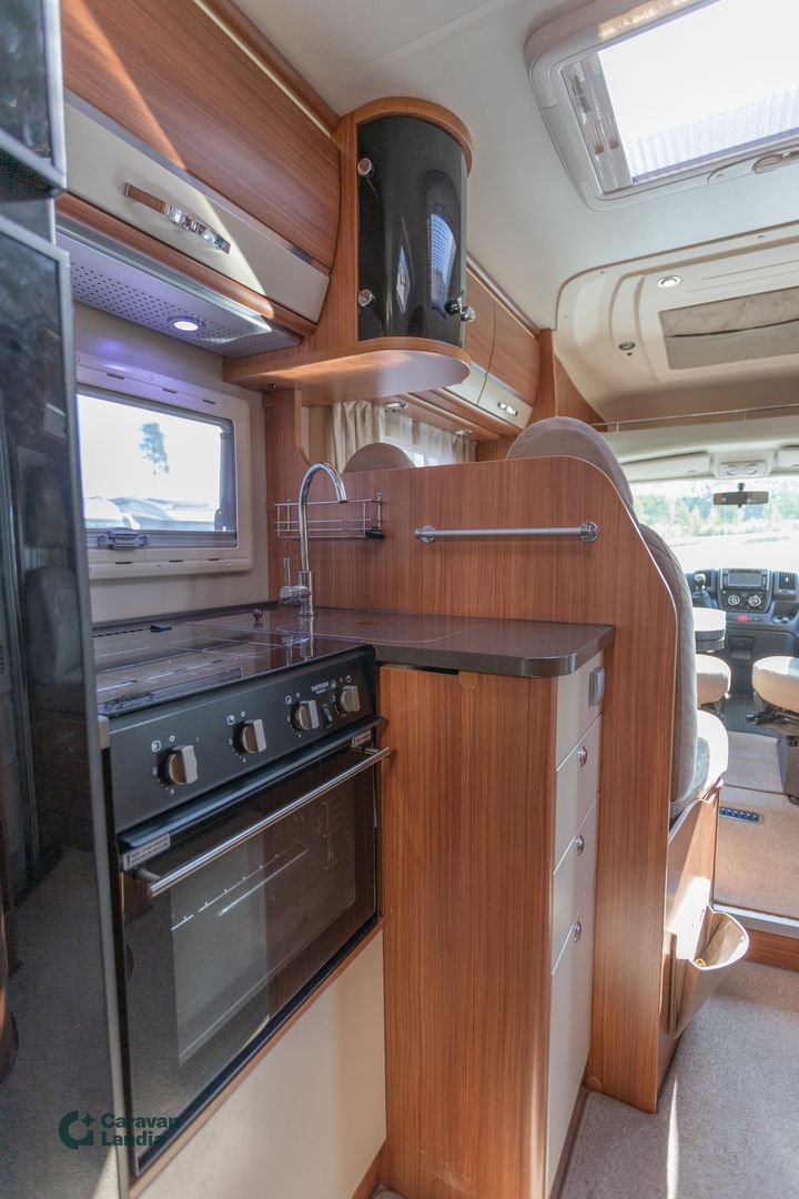 Kuva 9, Adria Coral 670 SL 2.3 Mjet 150hv ** ALDE, ERILLISVUOTEET, VETOKOUKKU **