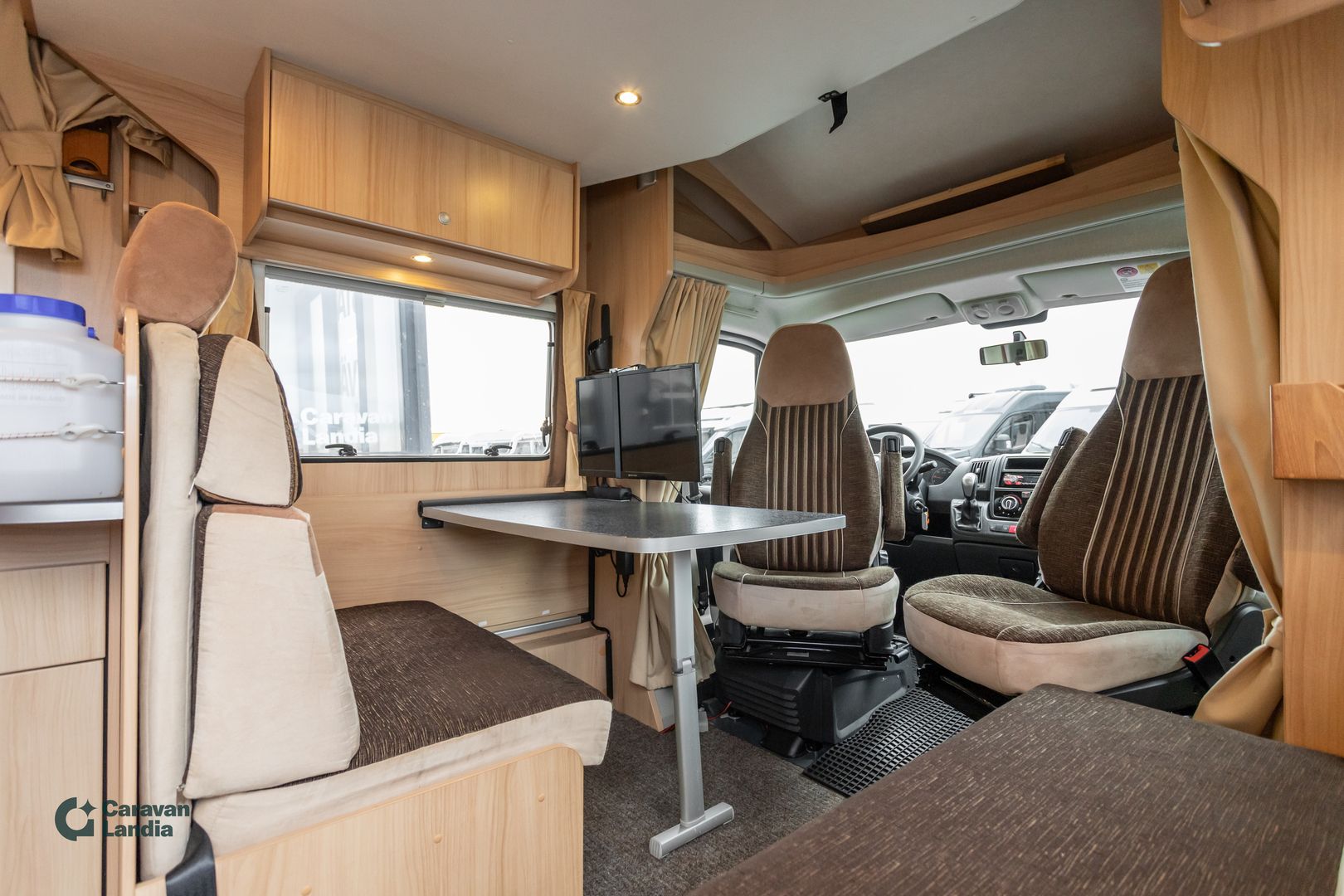 Kuva 7, Sunlight T 64 2.3 Mjet 130hv ** TRUMA, PITKITTÄINEN-PARIVUODE, HUBBET-YLÄVUODE, 2X ILMASTOINTI **