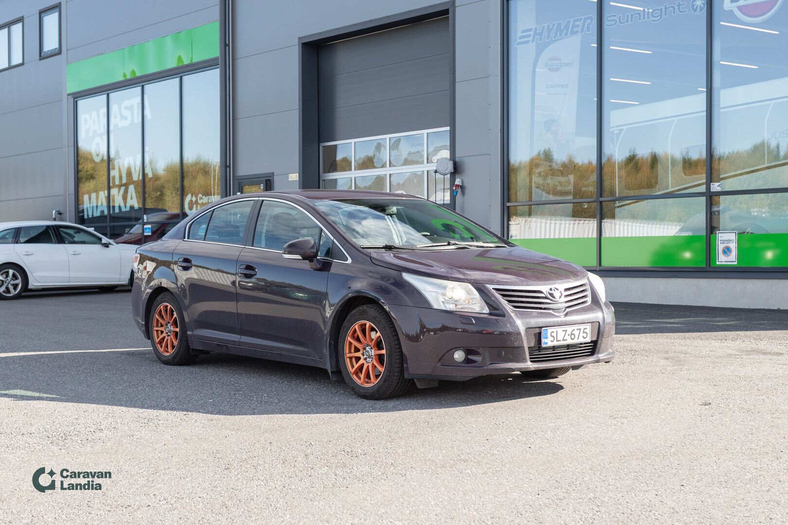 Kuva 1, Toyota Avensis ** ERIKOISVANTEET, VETOKOUKKU, 2x RENKAAT **