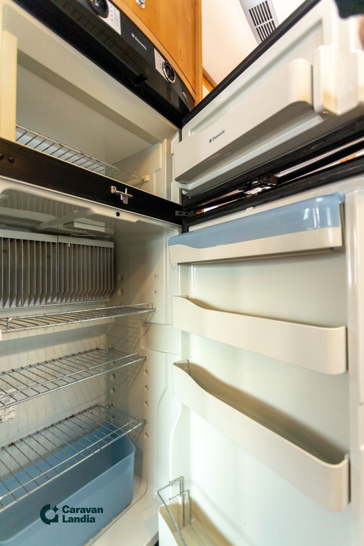 Kuva 13, Rapido 776 FF 2.3 Mjet 130hv ** TRUMA-SÄHKÖPATRUUNA, LASKUVUODE, 2X ILMASTOINTI **