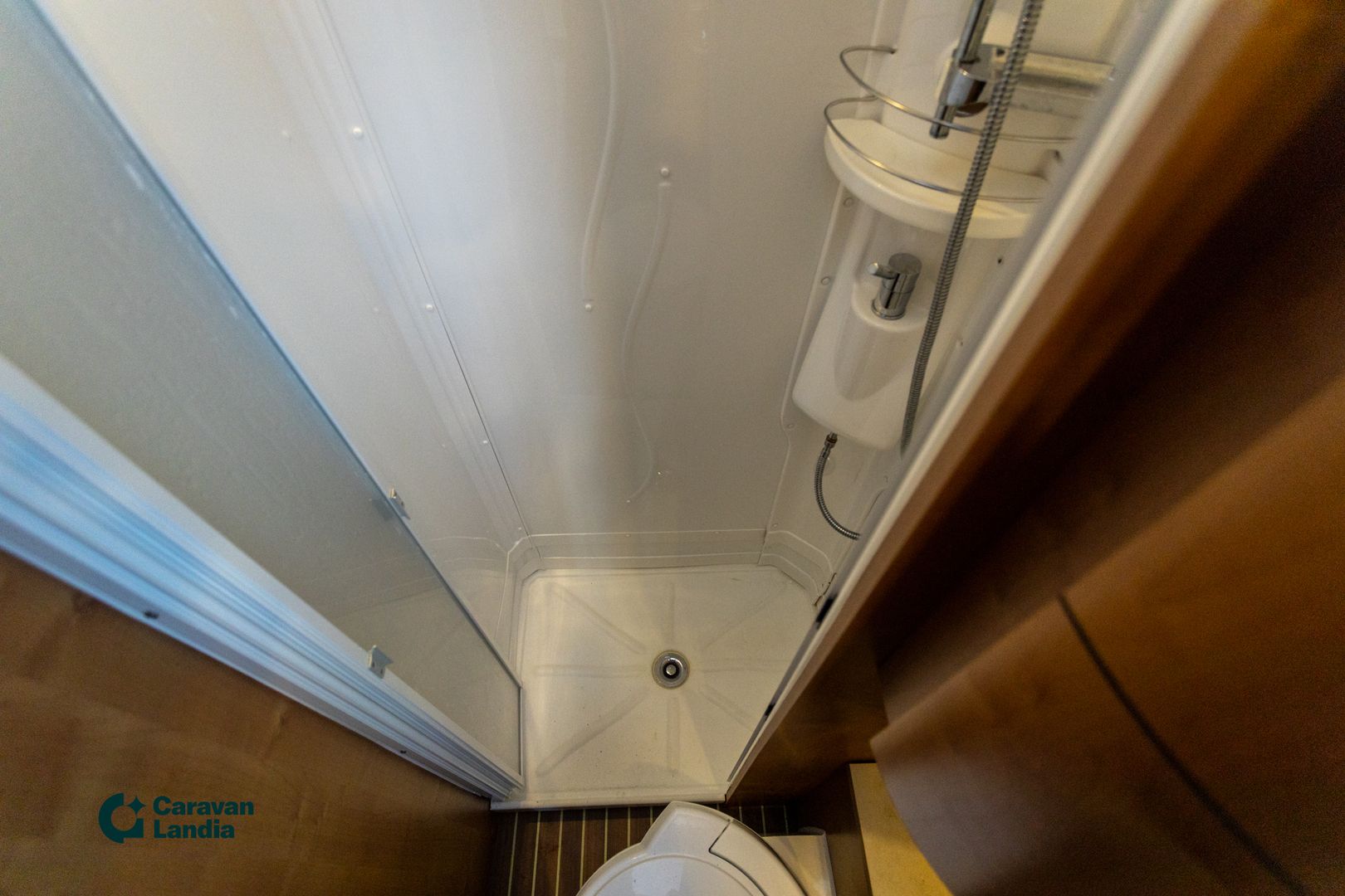 Kuva 17, Rapido 776 FF 2.3 Mjet 130hv ** TRUMA-SÄHKÖPATRUUNA, LASKUVUODE, 2X ILMASTOINTI **