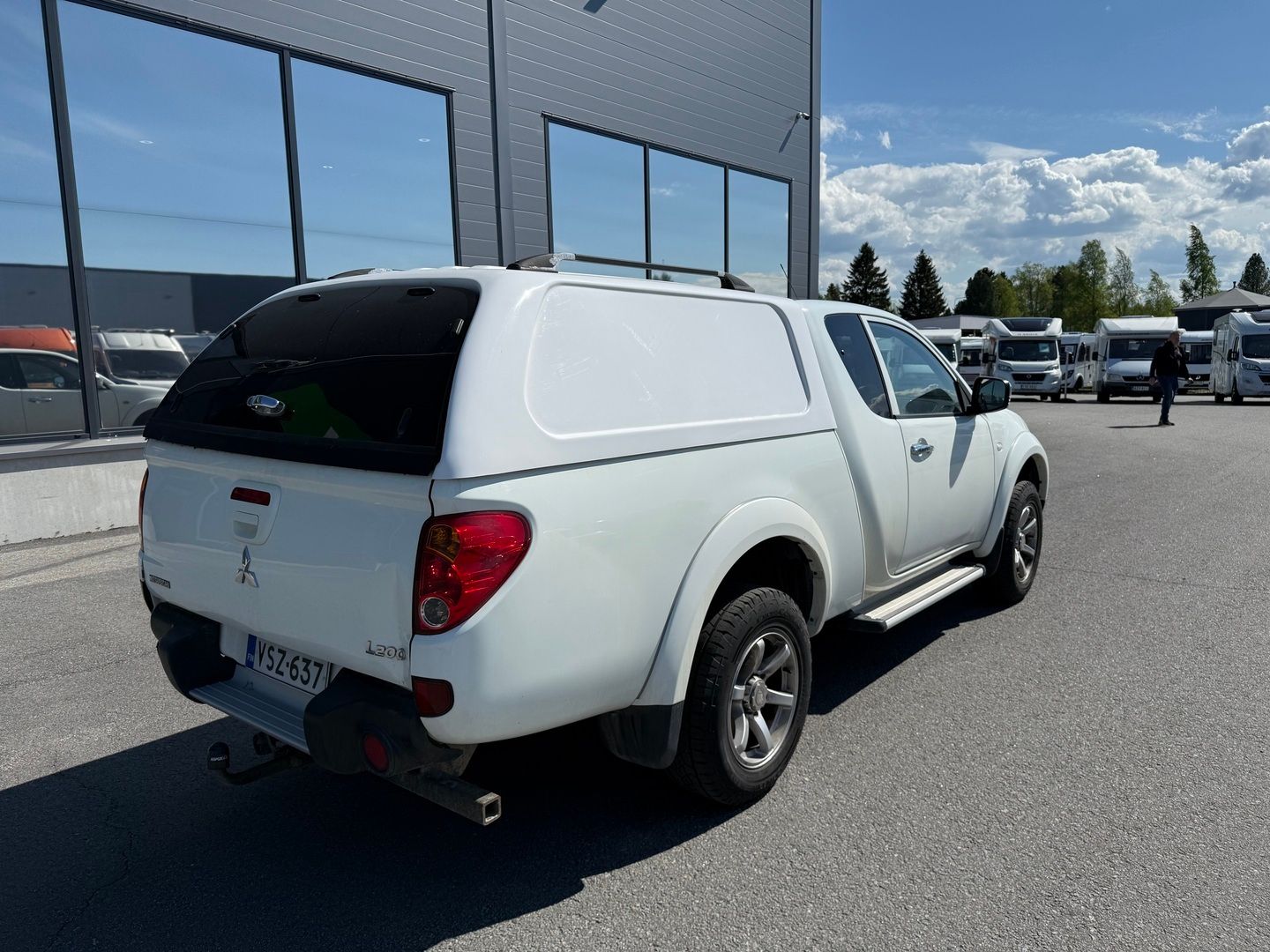 Kuva 3, Mitsubishi L200 2,5 DI-D ** NELIVETO, VETOKOUKKU, 2XRENKAAT **