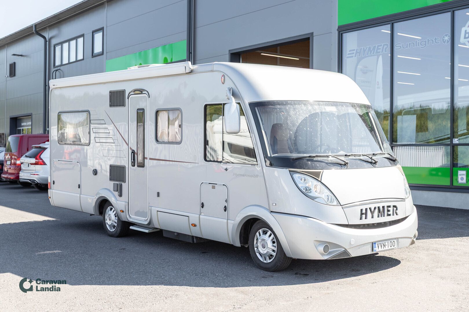 Kuva 1, Hymer B 654 SL 2.3 Mjet 130hv ** ALDE, PITKITTÄINEN-PARIVUODE, L-ISTUINRYHMÄ, 2X ILMASTOINTI **
