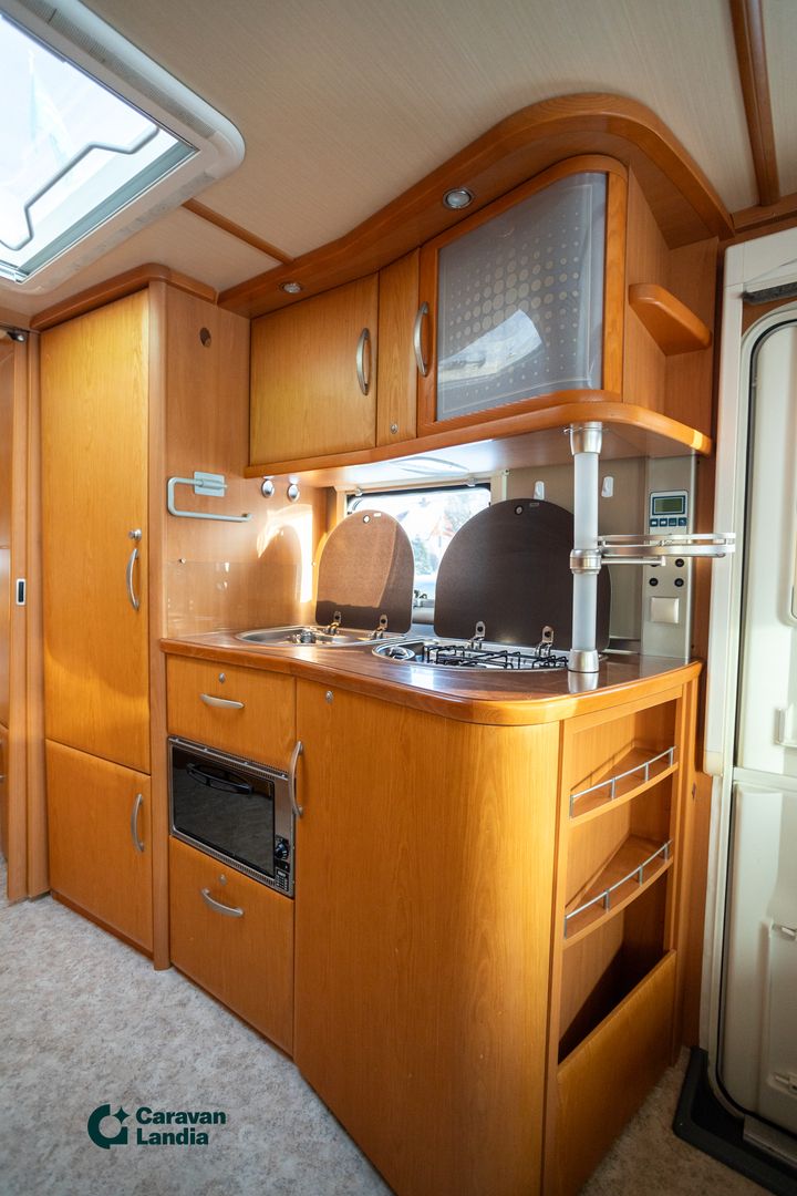 Kuva 10, Fendt Diamant 700 TGC ** TRUMA (KAASU/SÄHKÖ), ERILLISVUOEET, ILMASTOINTI **