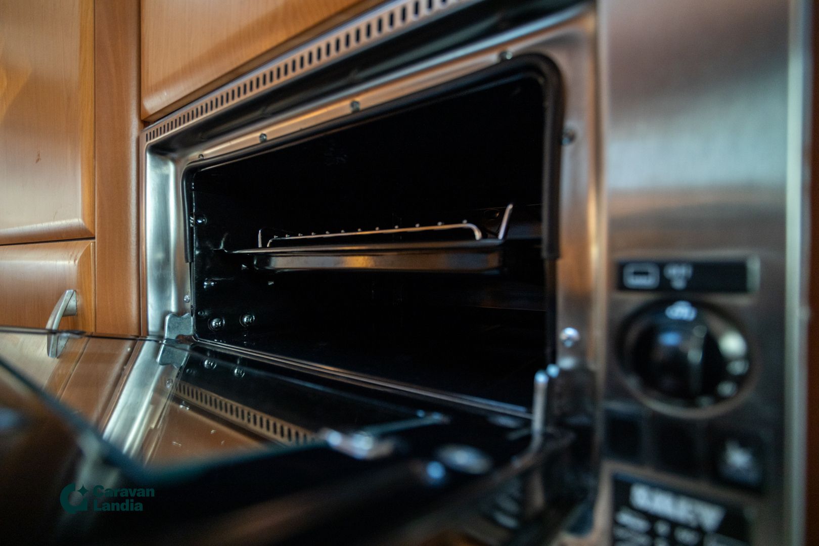 Kuva 14, Fendt Diamant 700 TGC ** TRUMA (KAASU/SÄHKÖ), ERILLISVUOEET, ILMASTOINTI **