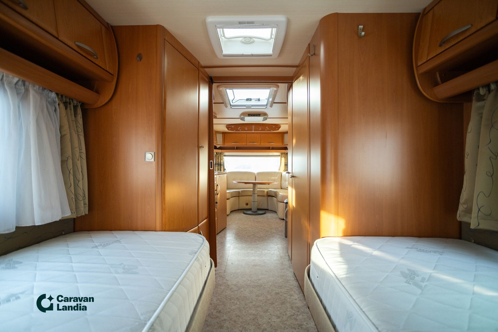 Kuva 18, Fendt Diamant 700 TGC ** TRUMA (KAASU/SÄHKÖ), ERILLISVUOEET, ILMASTOINTI **