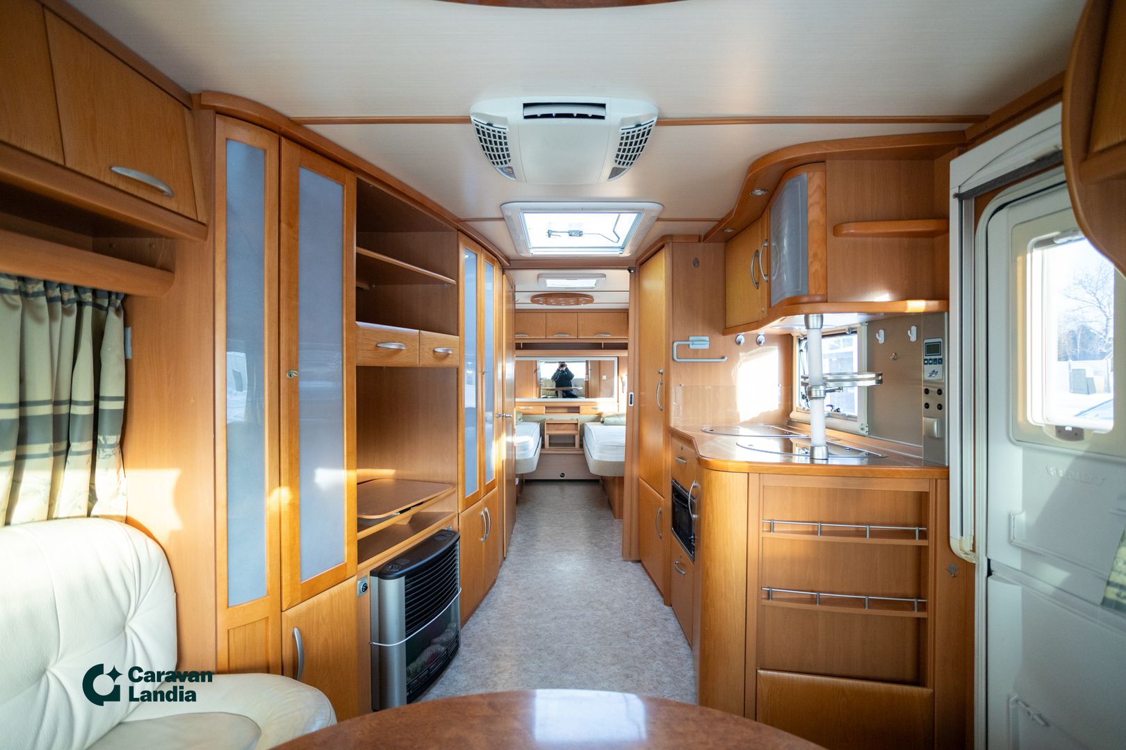 Kuva 6, Fendt Diamant 700 TGC ** TRUMA (KAASU/SÄHKÖ), ERILLISVUOEET, ILMASTOINTI **