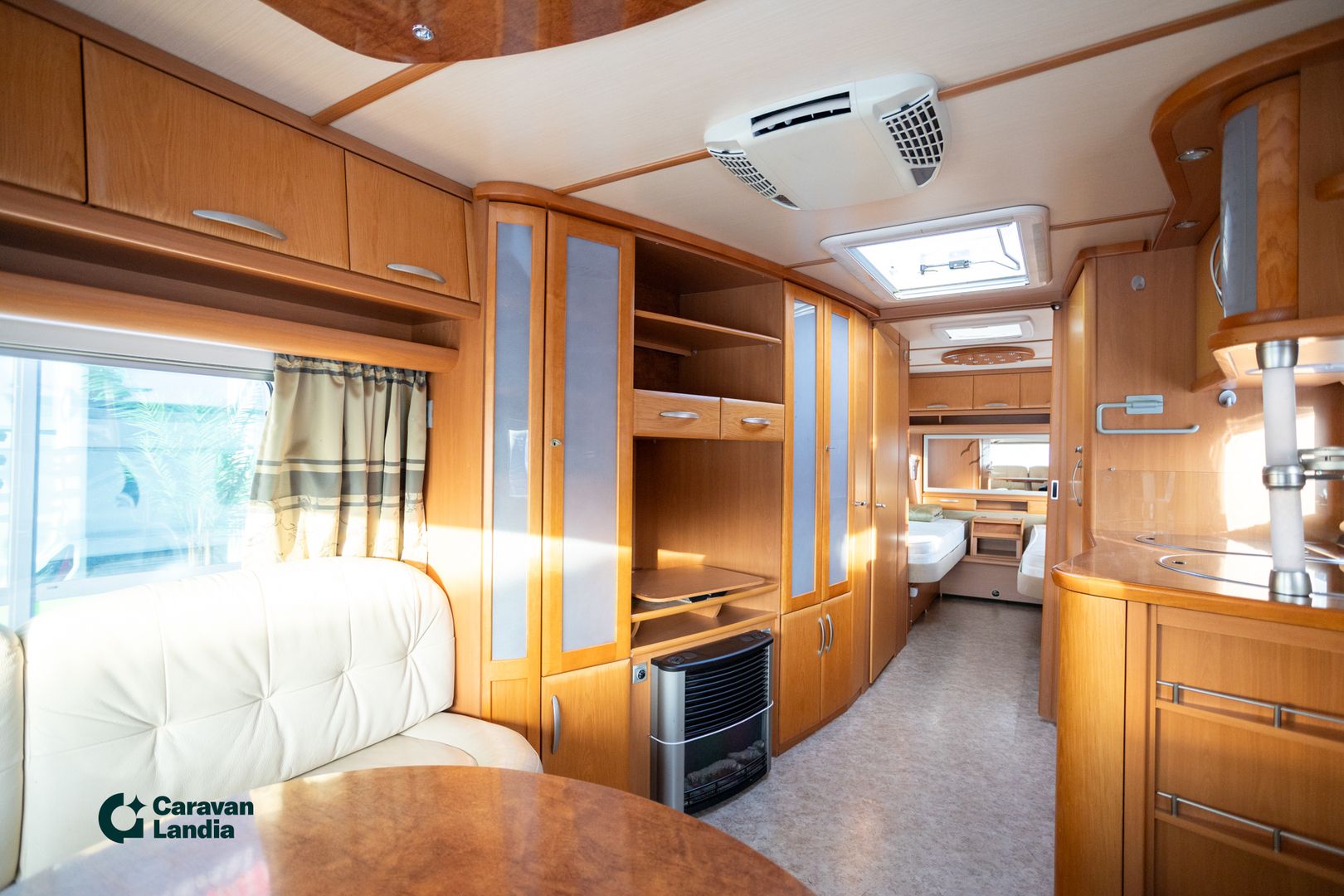 Kuva 8, Fendt Diamant 700 TGC ** TRUMA (KAASU/SÄHKÖ), ERILLISVUOEET, ILMASTOINTI **