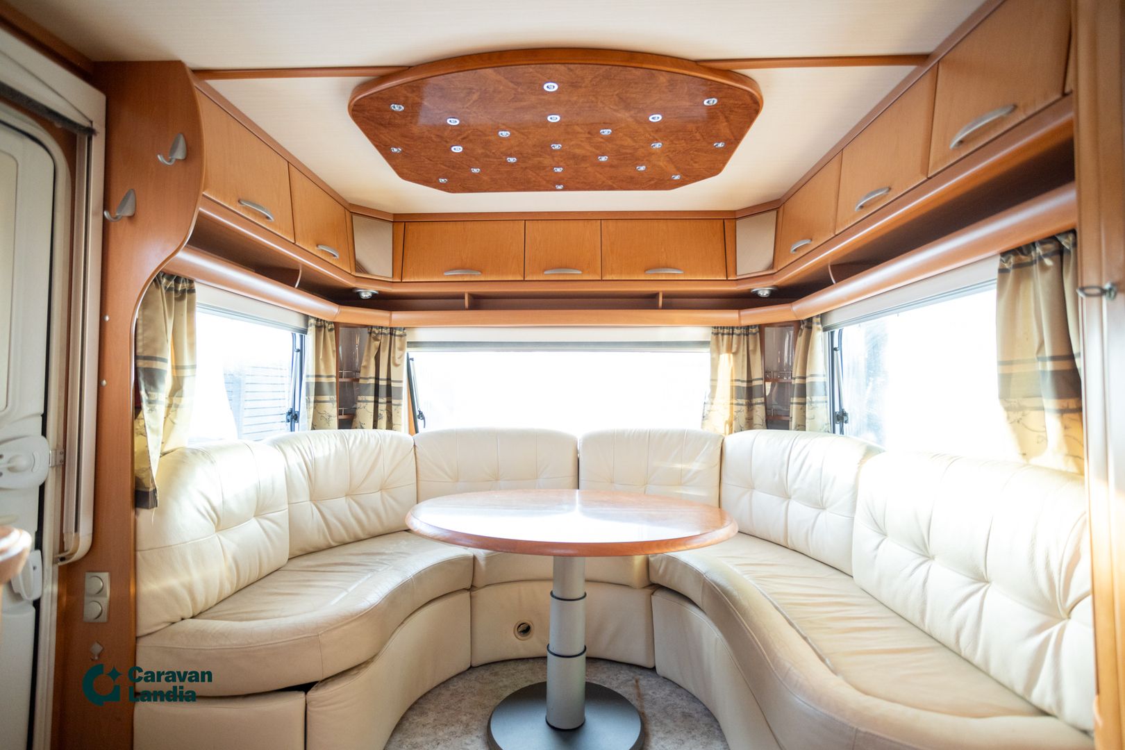 Kuva 9, Fendt Diamant 700 TGC ** TRUMA (KAASU/SÄHKÖ), ERILLISVUOEET, ILMASTOINTI **