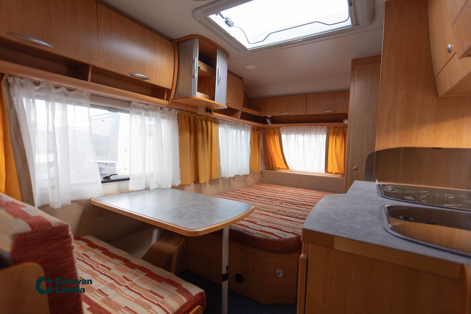 Knaus EIFELLAND HOLIDAY 395 TF ** TRUMA-SÄHKÖPATRUUNA, PITKITTÄINEN PARIVUODE, MARKIISI **, kuva 8