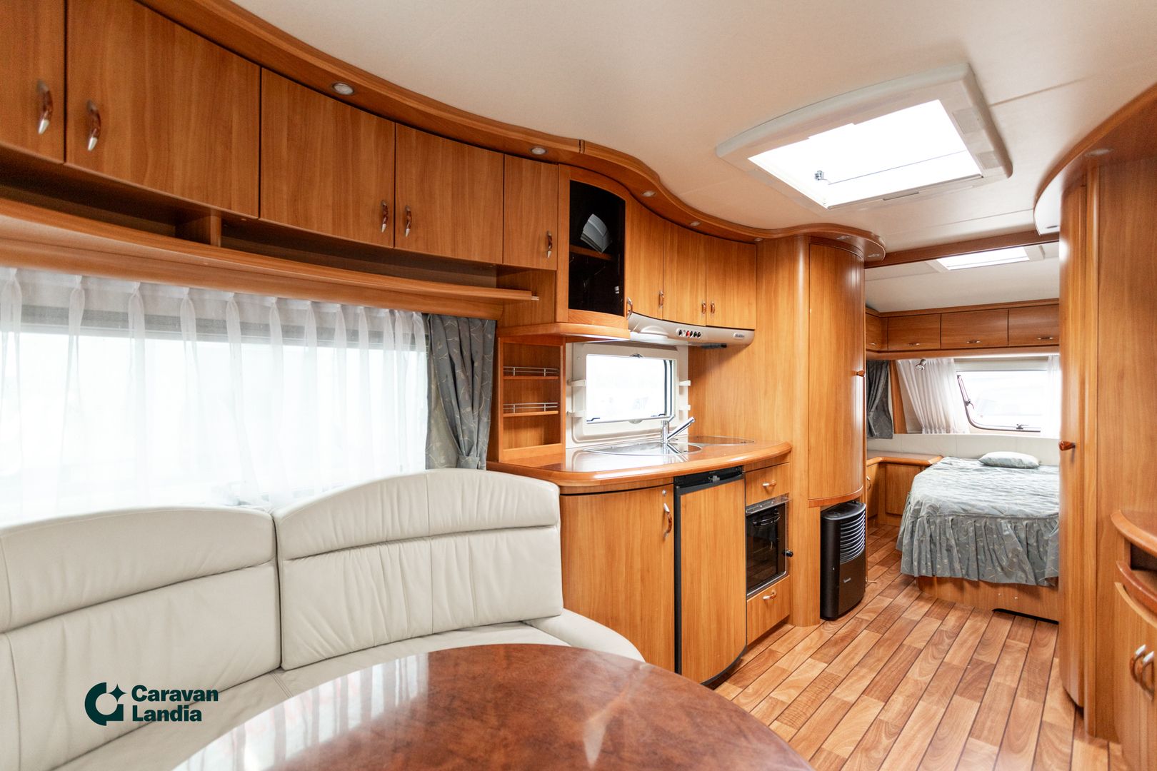 Hobby 610 Uf Excelsior ** TRUMA, U-ISTUINRYHMÄ, PITKITTÄINEN PARIVUODE **, kuva 8