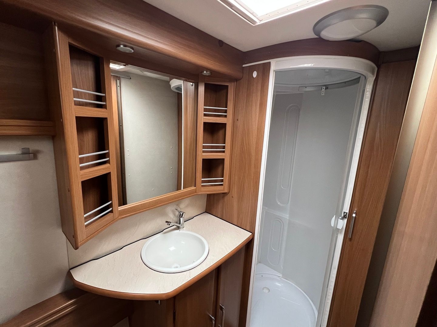 Kuva 6, Kabe ROYAL 720 UTDL KS