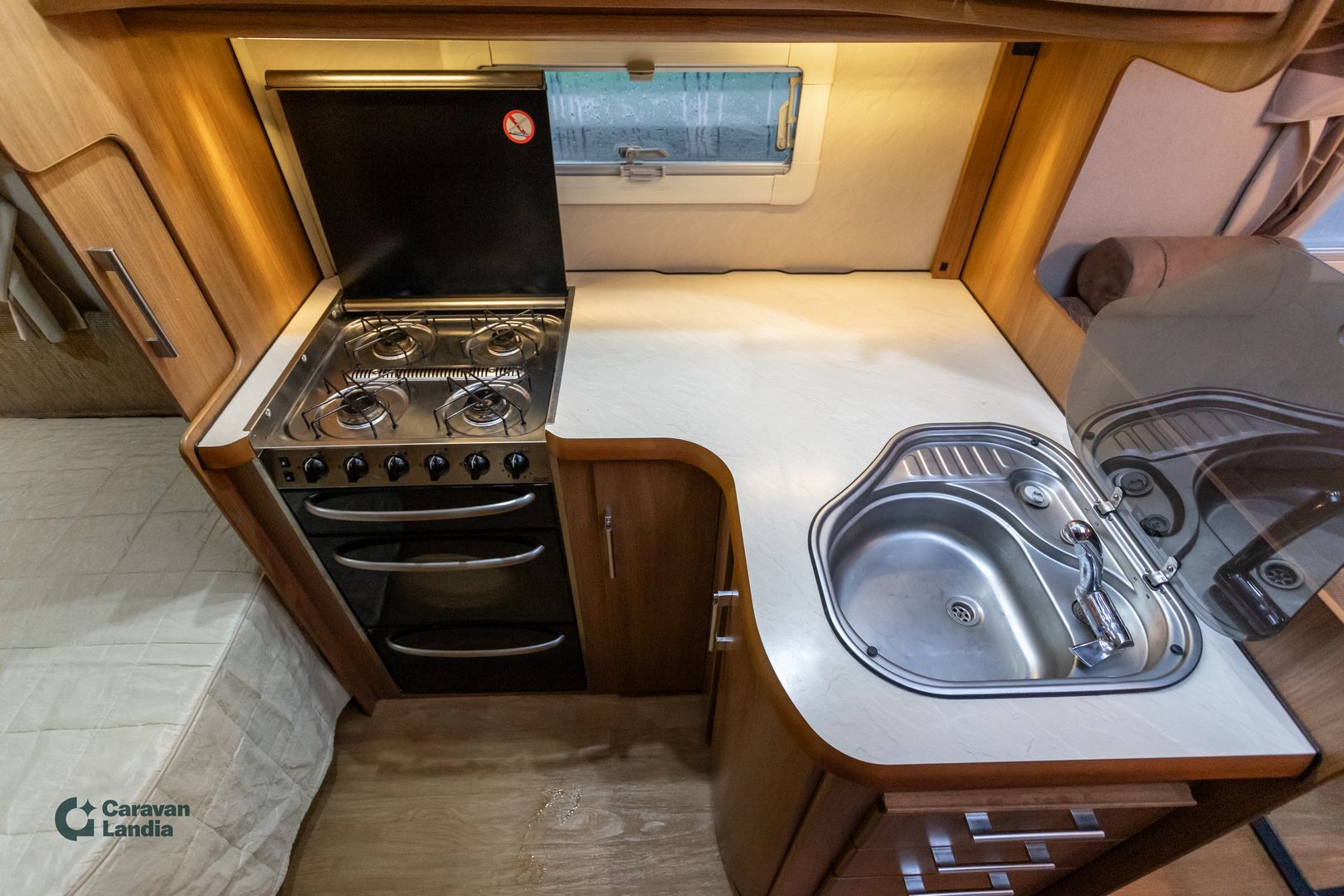 Kuva 11, Kabe Royal 560 LXL KS ** ALDE, ILMASTOINTI, PITKITTÄINEN PARIVUODE **