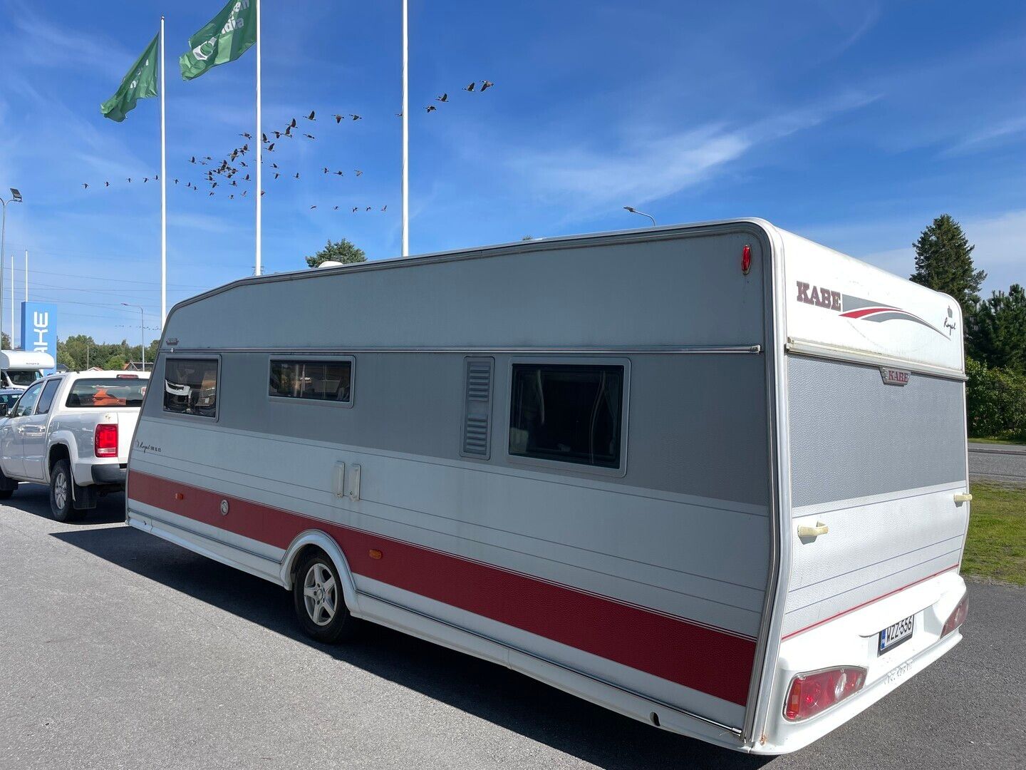 Kuva 3, Kabe Royal 590 XL KS ** ALDE, PARIVUODE PITKITTÄIN, SIVUKEITTIÖ **